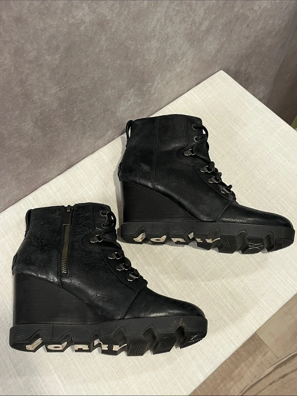 Sorel Lace-Up Wedge Ankle Boots - size 8